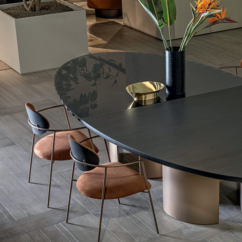 HUALIN High quality and comfortable chairs for hotels, theme restaurants and cafes, customizable colors, materials and sizes
