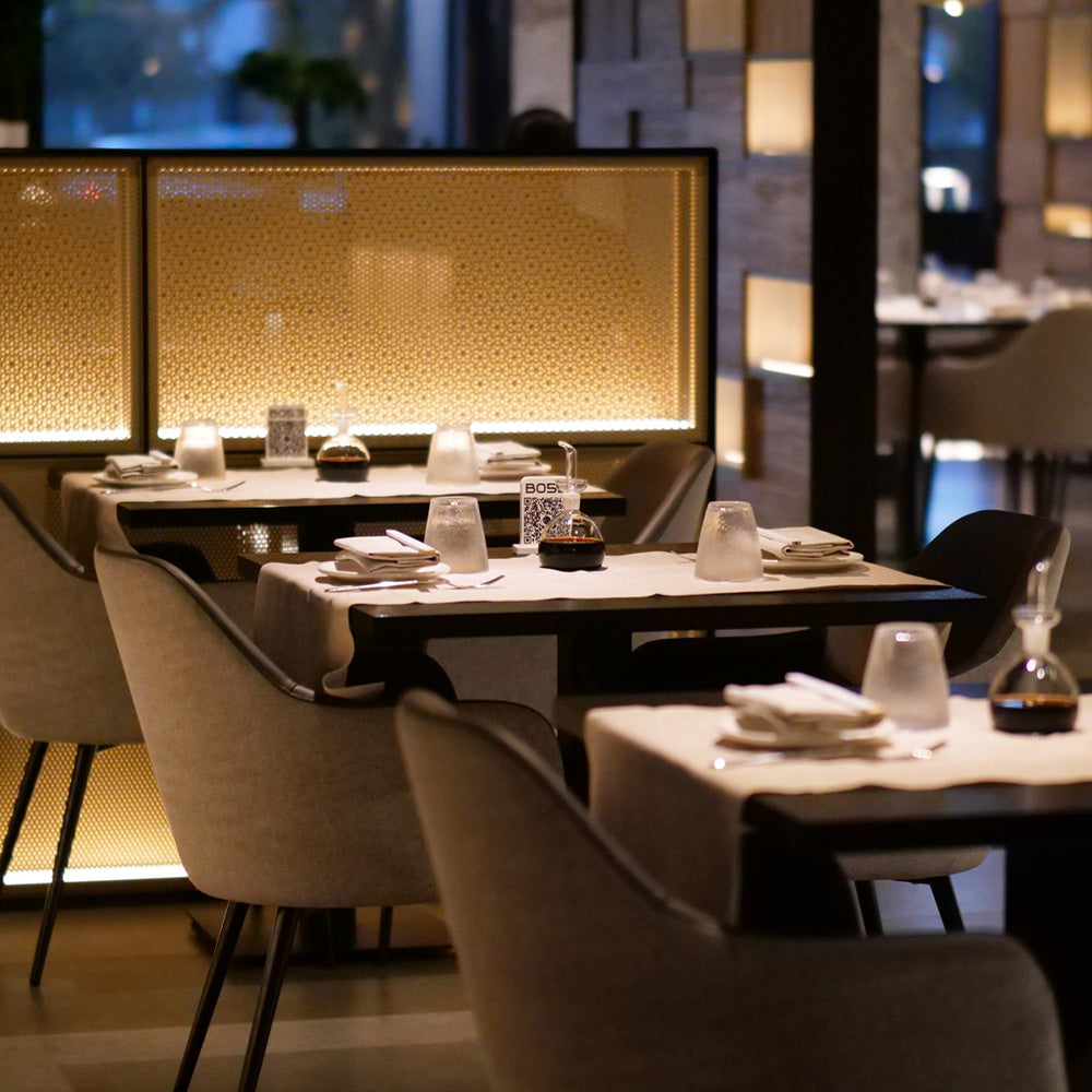 HUALIN Luxurious sintered stone dining tables, solid wood dining tables, dining chairs and comfortable booths. Customizable materials, colors and sizes