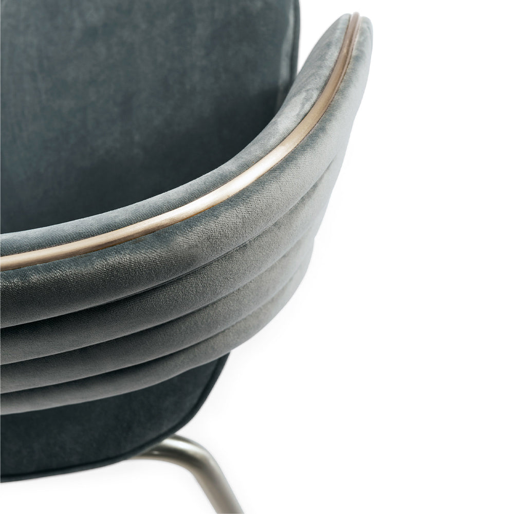 HUALIN High quality and comfortable chairs for hotels, theme restaurants and cafes, customizable colors, materials and sizes